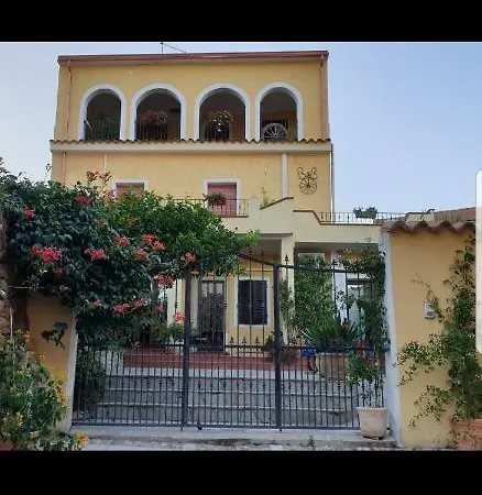 فندق مبيت وإفطار Su Carreri *
